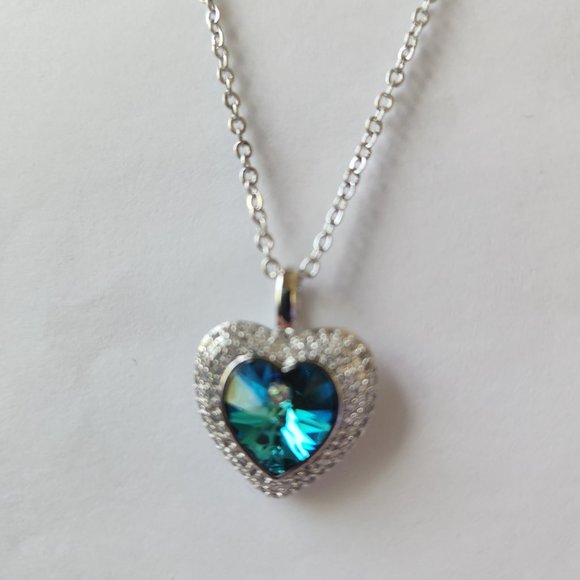 NWT  Blue crystal silver heart pendant necklace, adjustable 18" to 20". - Picture 2 of 7
